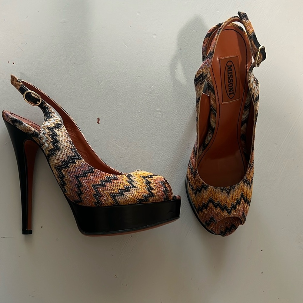 🎉HP🎉Missoni platform woven slingback heel